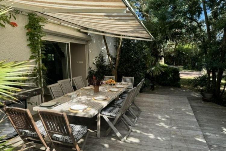 Holiday Home With Indoor Pool, Le Porge Zewnętrze zdjęcie